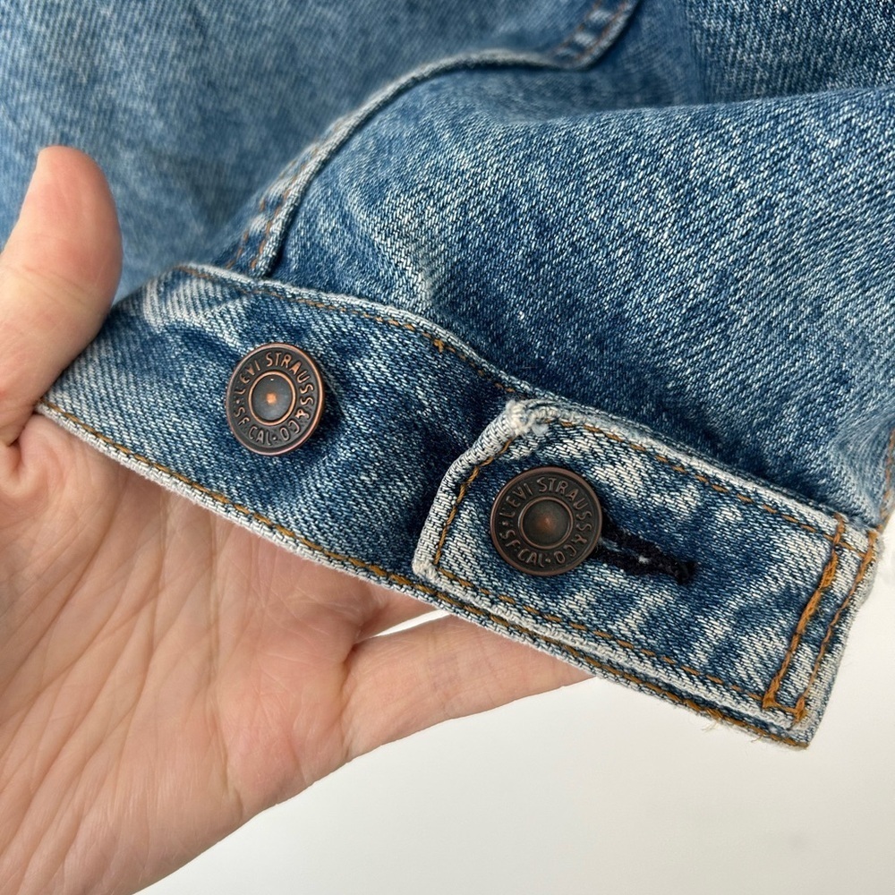 Levi’s Vintage Denim Trucker Jacket Light Wash Distressed Cropped Oversized - Picture 12 of 12